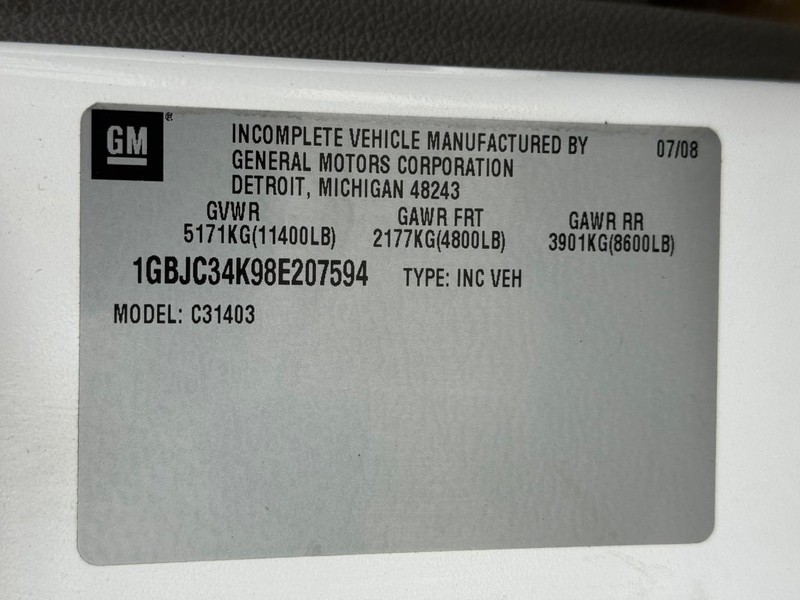 Chevrolet Silverado 3500HD Vehicle Full-screen Gallery Image 19