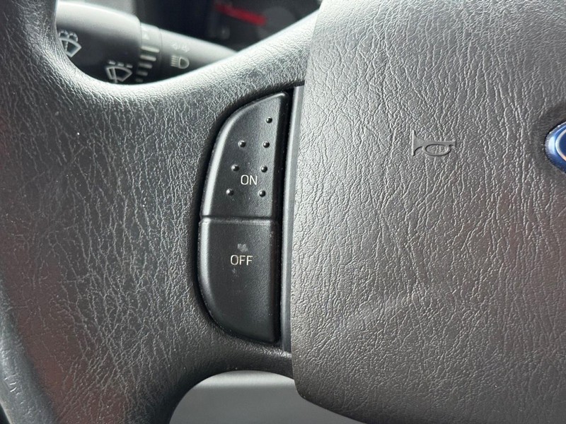 Ford Econoline Wagon Vehicle Full-screen Gallery Image 15