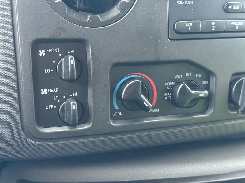 Ford Econoline Wagon Vehicle Full-screen Gallery Image 17