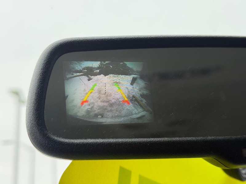 Ford Econoline Wagon Vehicle Full-screen Gallery Image 25