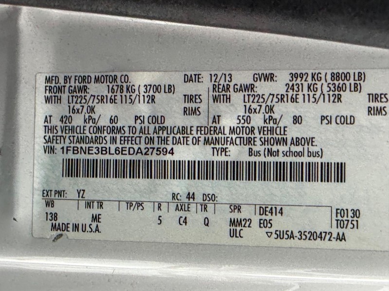 Ford Econoline Wagon Vehicle Full-screen Gallery Image 26