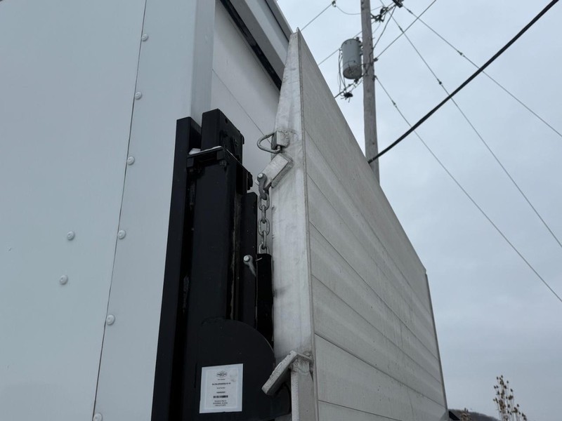 Ford E-Series Cutaway Vehicle Full-screen Gallery Image 10