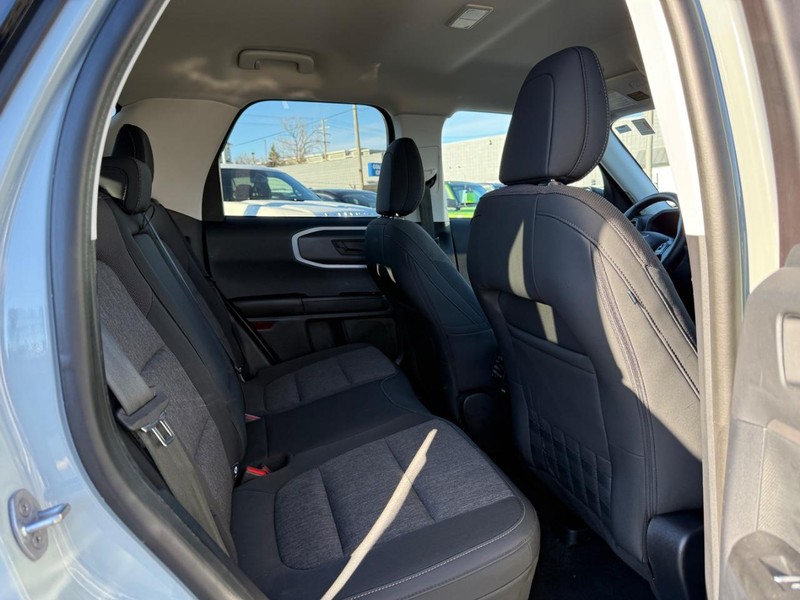 Ford Bronco Sport Vehicle Full-screen Gallery Image 11