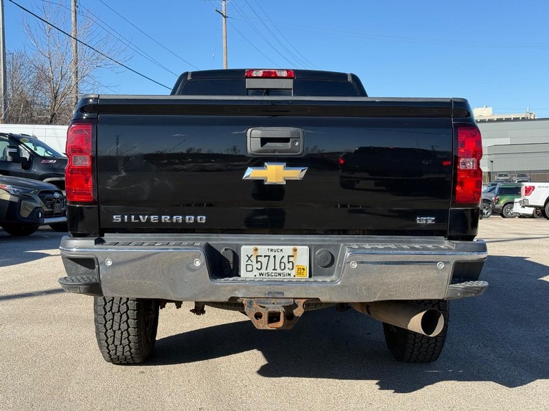 Chevrolet Silverado 3500HD Vehicle Full-screen Gallery Image 04