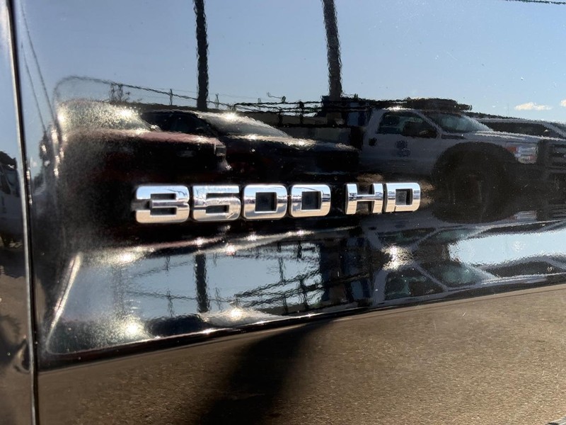Chevrolet Silverado 3500HD Vehicle Full-screen Gallery Image 08