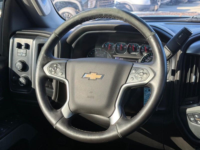 Chevrolet Silverado 3500HD Vehicle Full-screen Gallery Image 14
