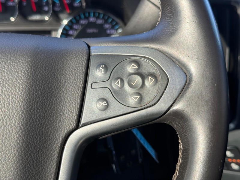 Chevrolet Silverado 3500HD Vehicle Full-screen Gallery Image 16