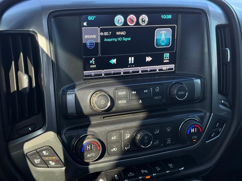 Chevrolet Silverado 3500HD Vehicle Full-screen Gallery Image 17