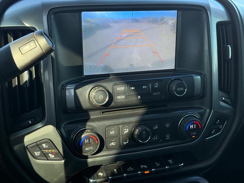 Chevrolet Silverado 3500HD Vehicle Full-screen Gallery Image 18