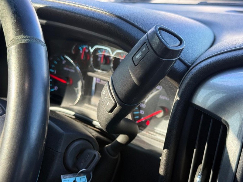 Chevrolet Silverado 3500HD Vehicle Full-screen Gallery Image 19