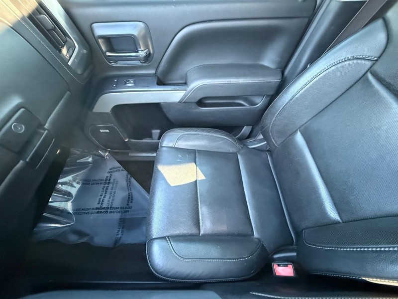 Chevrolet Silverado 3500HD Vehicle Full-screen Gallery Image 20