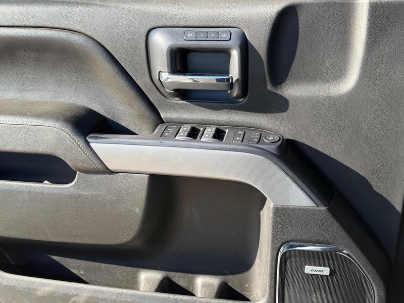 Chevrolet Silverado 3500HD Vehicle Full-screen Gallery Image 22