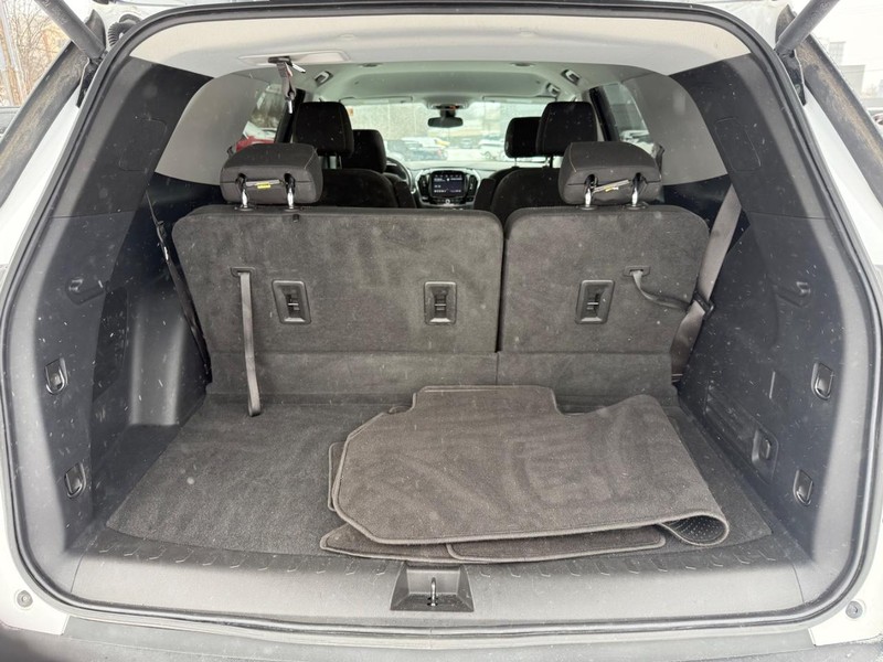 Chevrolet Traverse Vehicle Full-screen Gallery Image 05