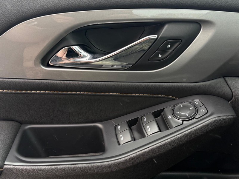 Chevrolet Traverse Vehicle Full-screen Gallery Image 23