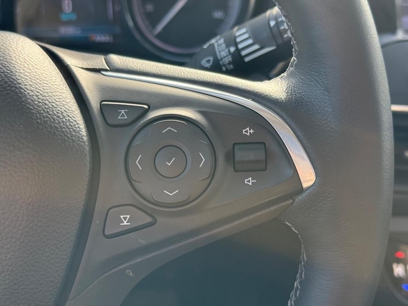 Buick Envision Vehicle Full-screen Gallery Image 17