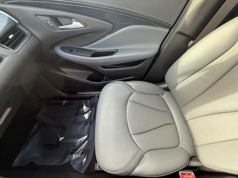 Buick Envision Vehicle Full-screen Gallery Image 22