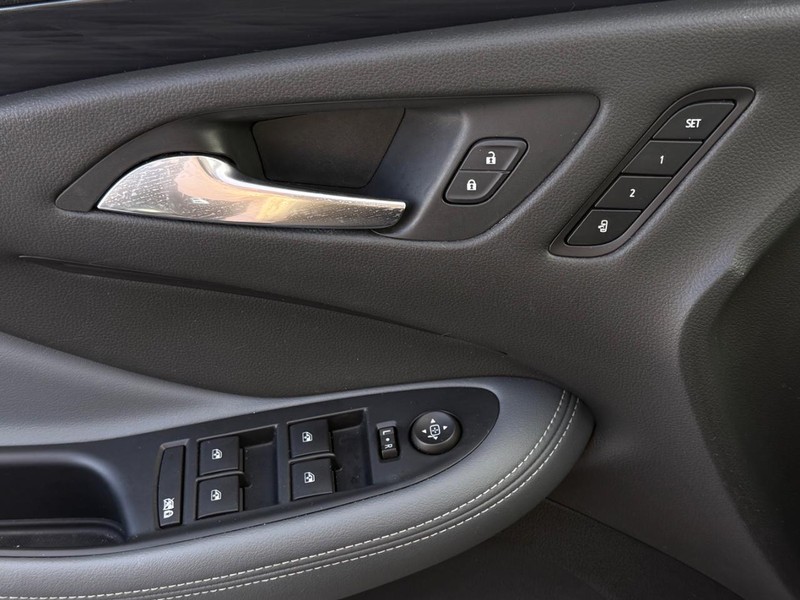 Buick Envision Vehicle Full-screen Gallery Image 24