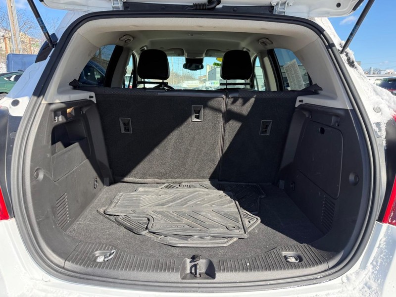 Buick Encore Vehicle Full-screen Gallery Image 05