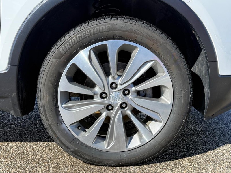 Buick Encore Vehicle Full-screen Gallery Image 09