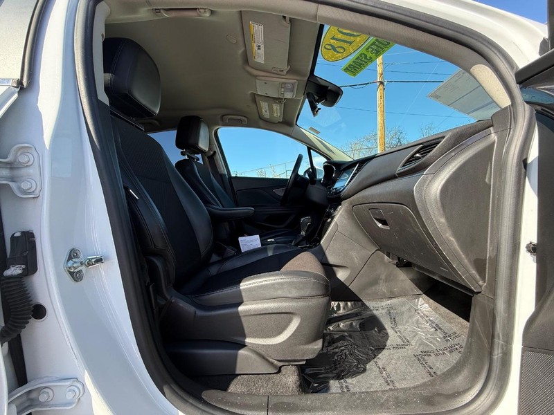 Buick Encore Vehicle Full-screen Gallery Image 10