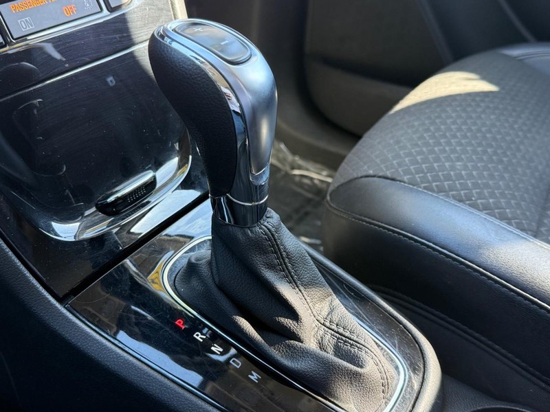 Buick Encore Vehicle Full-screen Gallery Image 18