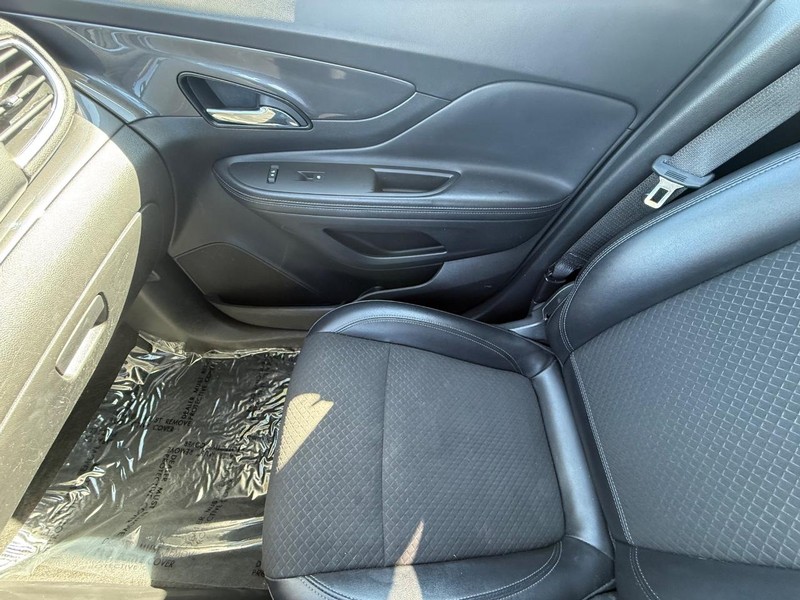 Buick Encore Vehicle Full-screen Gallery Image 19