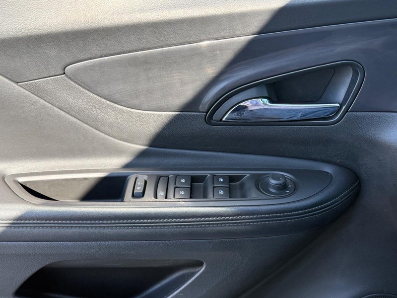 Buick Encore Vehicle Full-screen Gallery Image 21