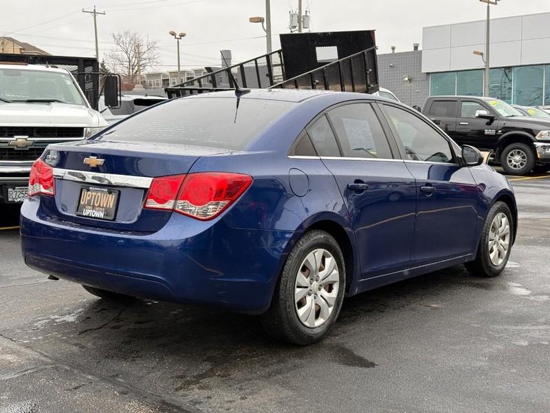 Chevrolet Cruze Vehicle Full-screen Gallery Image 03