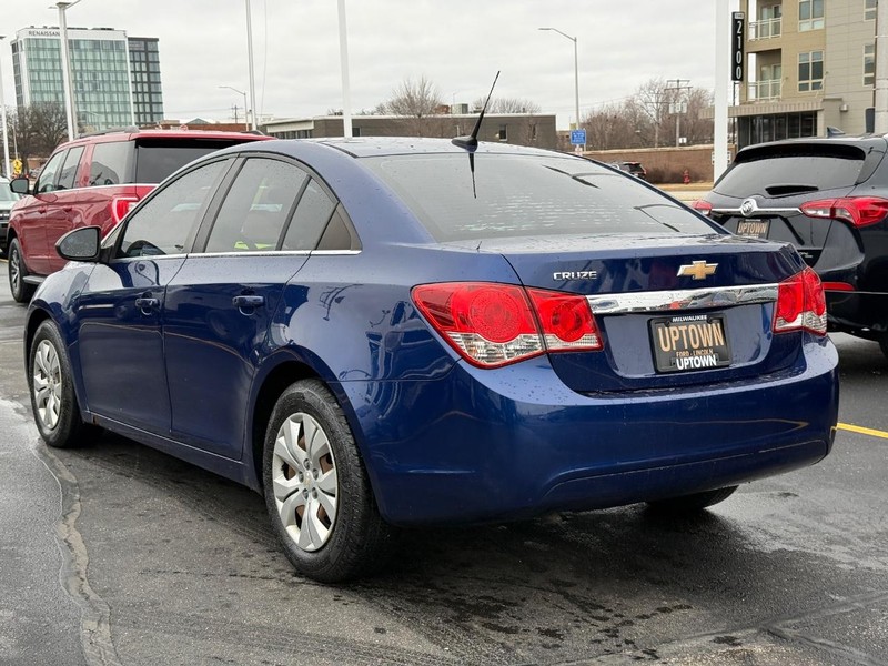 Chevrolet Cruze Vehicle Full-screen Gallery Image 05