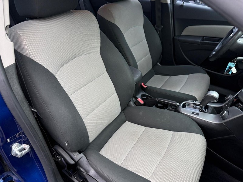 Chevrolet Cruze Vehicle Full-screen Gallery Image 07