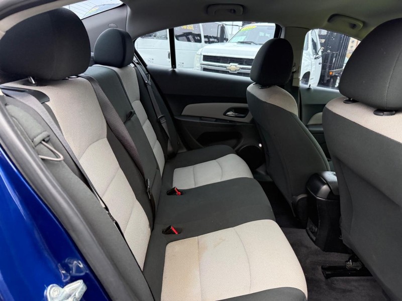 Chevrolet Cruze Vehicle Full-screen Gallery Image 08