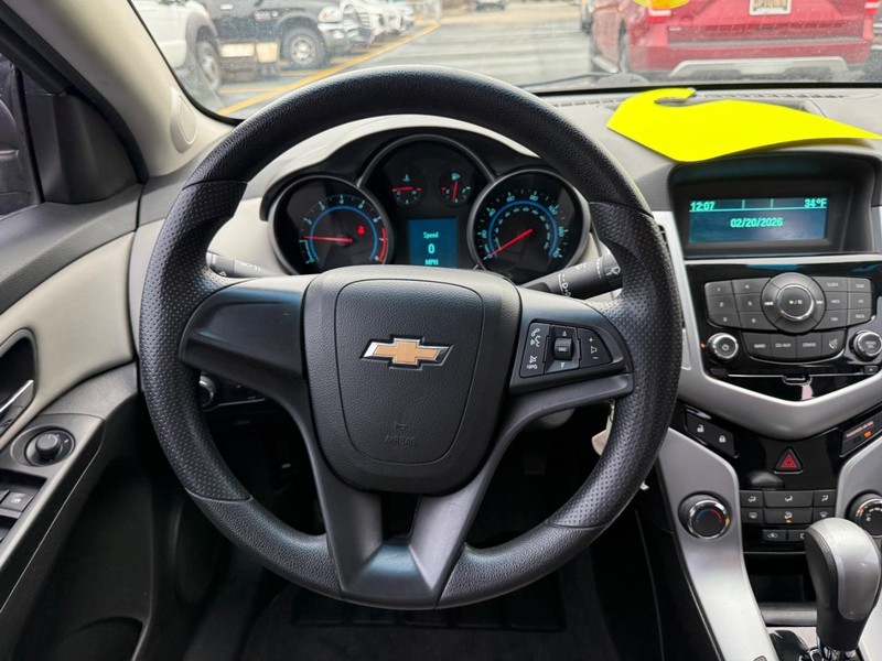 Chevrolet Cruze Vehicle Full-screen Gallery Image 10