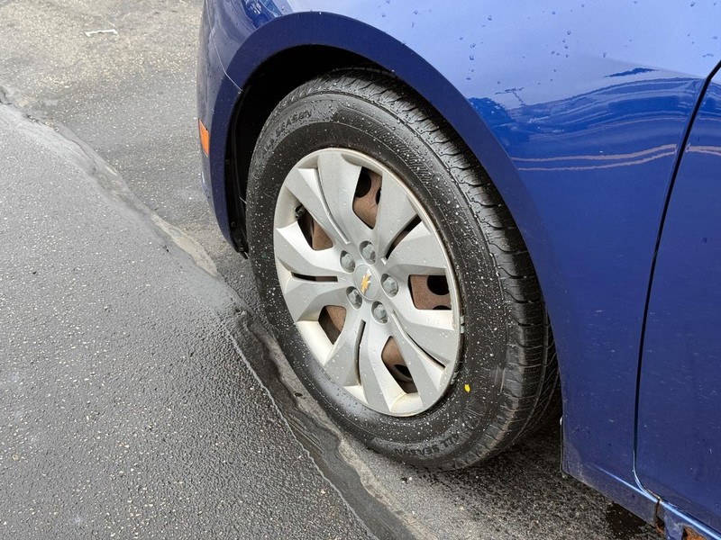 Chevrolet Cruze Vehicle Full-screen Gallery Image 12