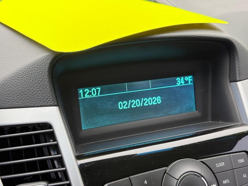 Chevrolet Cruze Vehicle Full-screen Gallery Image 17