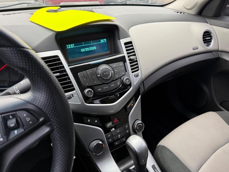 Chevrolet Cruze Vehicle Full-screen Gallery Image 18