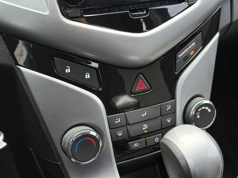 Chevrolet Cruze Vehicle Full-screen Gallery Image 21