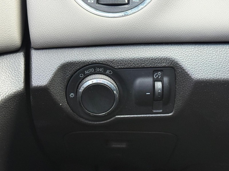 Chevrolet Cruze Vehicle Full-screen Gallery Image 22