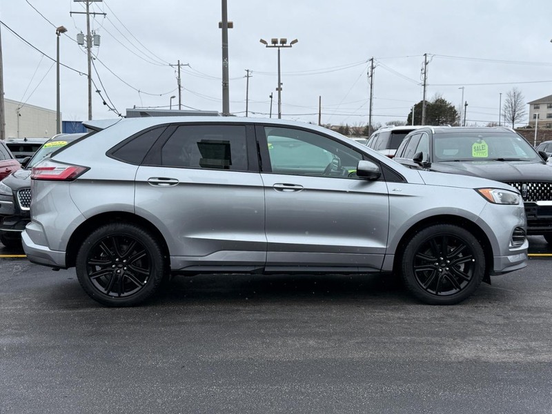 Ford Edge Vehicle Full-screen Gallery Image 02