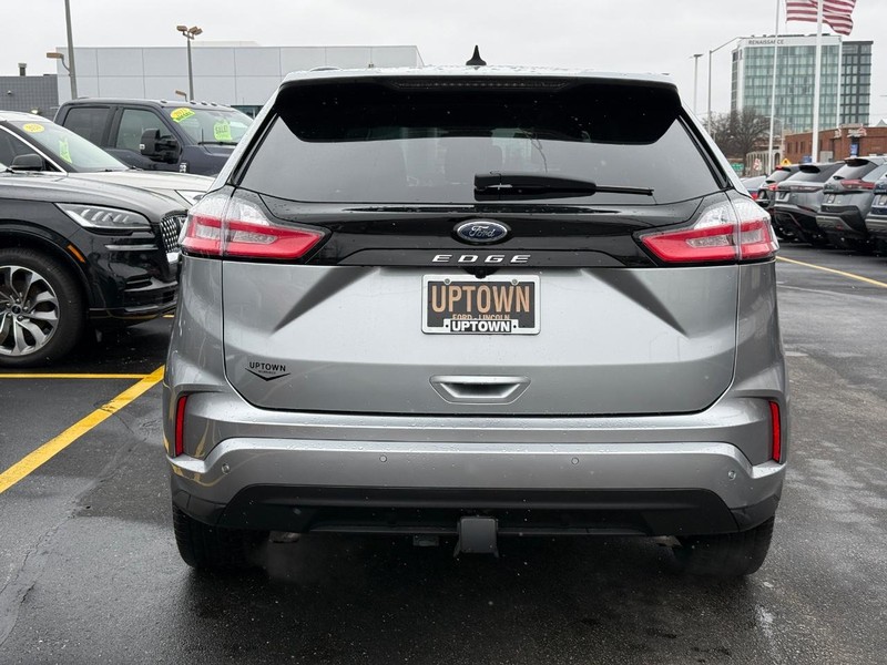 Ford Edge Vehicle Full-screen Gallery Image 04