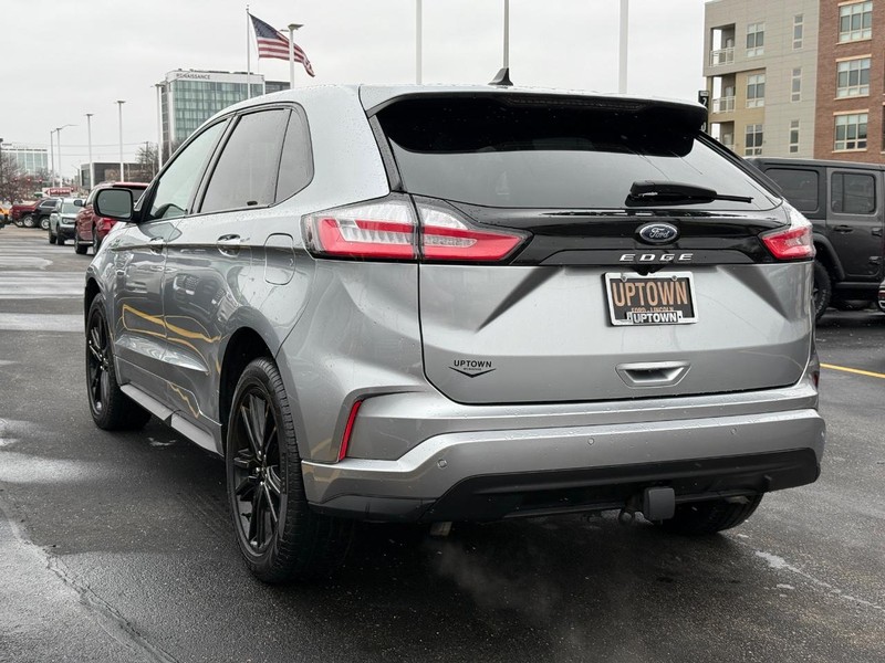 Ford Edge Vehicle Full-screen Gallery Image 05