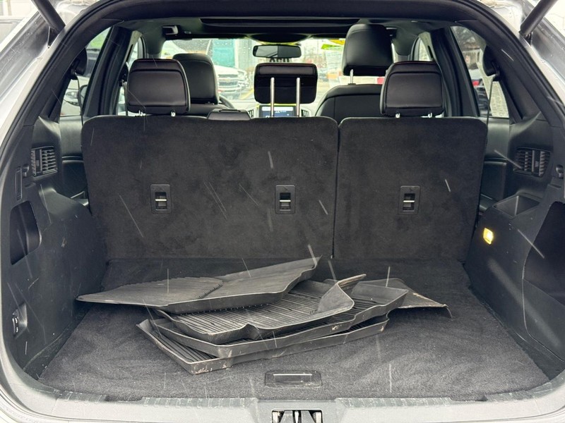 Ford Edge Vehicle Full-screen Gallery Image 06