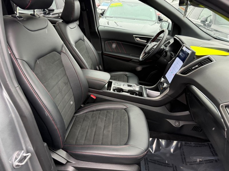 Ford Edge Vehicle Full-screen Gallery Image 07
