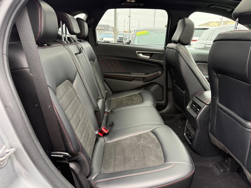 Ford Edge Vehicle Full-screen Gallery Image 08