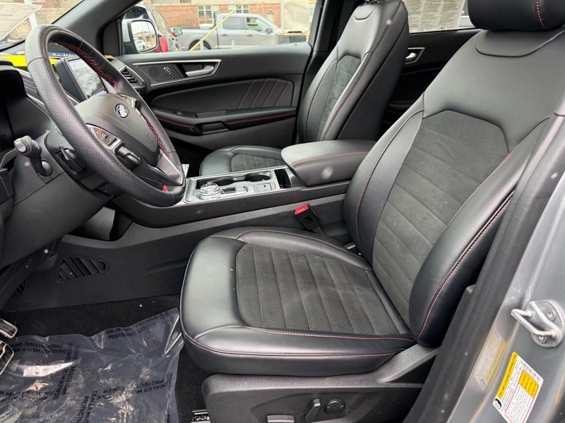 Ford Edge Vehicle Full-screen Gallery Image 13