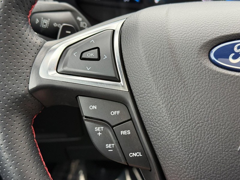 Ford Edge Vehicle Full-screen Gallery Image 15