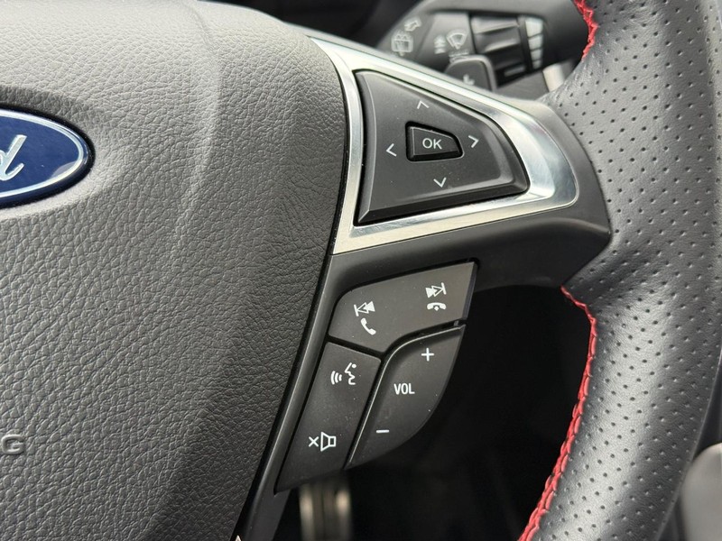 Ford Edge Vehicle Full-screen Gallery Image 16
