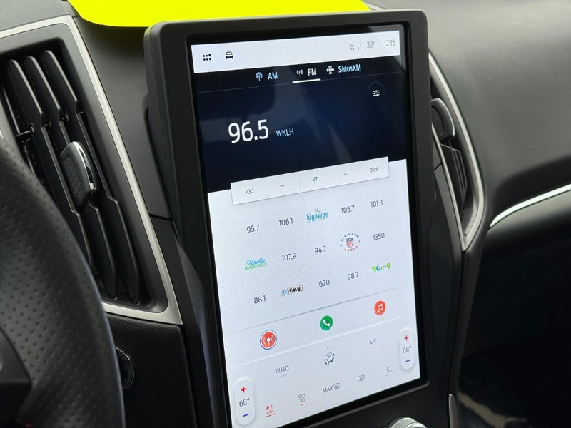Ford Edge Vehicle Full-screen Gallery Image 18