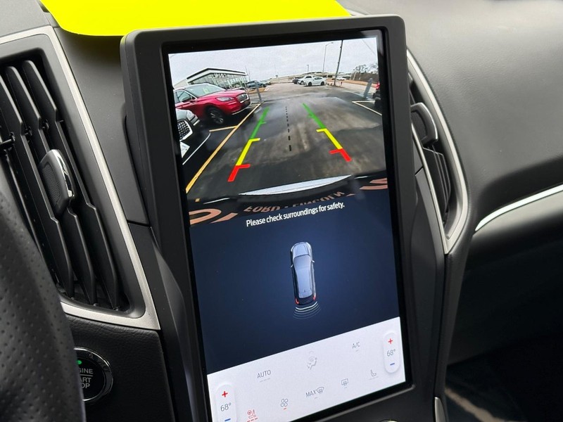 Ford Edge Vehicle Full-screen Gallery Image 19