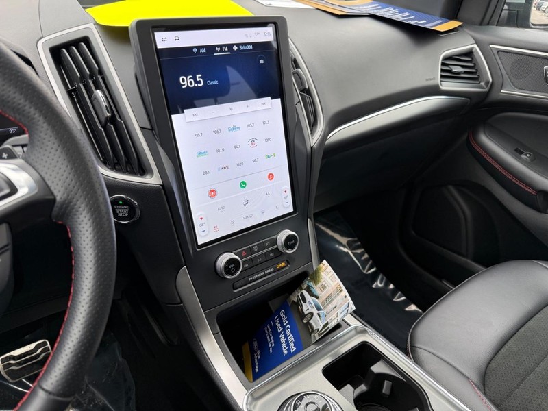 Ford Edge Vehicle Full-screen Gallery Image 20