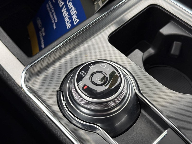 Ford Edge Vehicle Full-screen Gallery Image 21